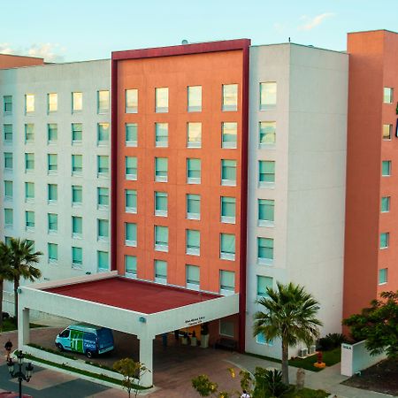 Holiday Inn Express Guadalajara Aeropuerto, An Ihg Hotel Exterior foto