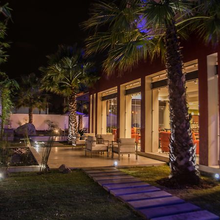 Holiday Inn Express Guadalajara Aeropuerto By Ihg Las Pintas Exterior foto