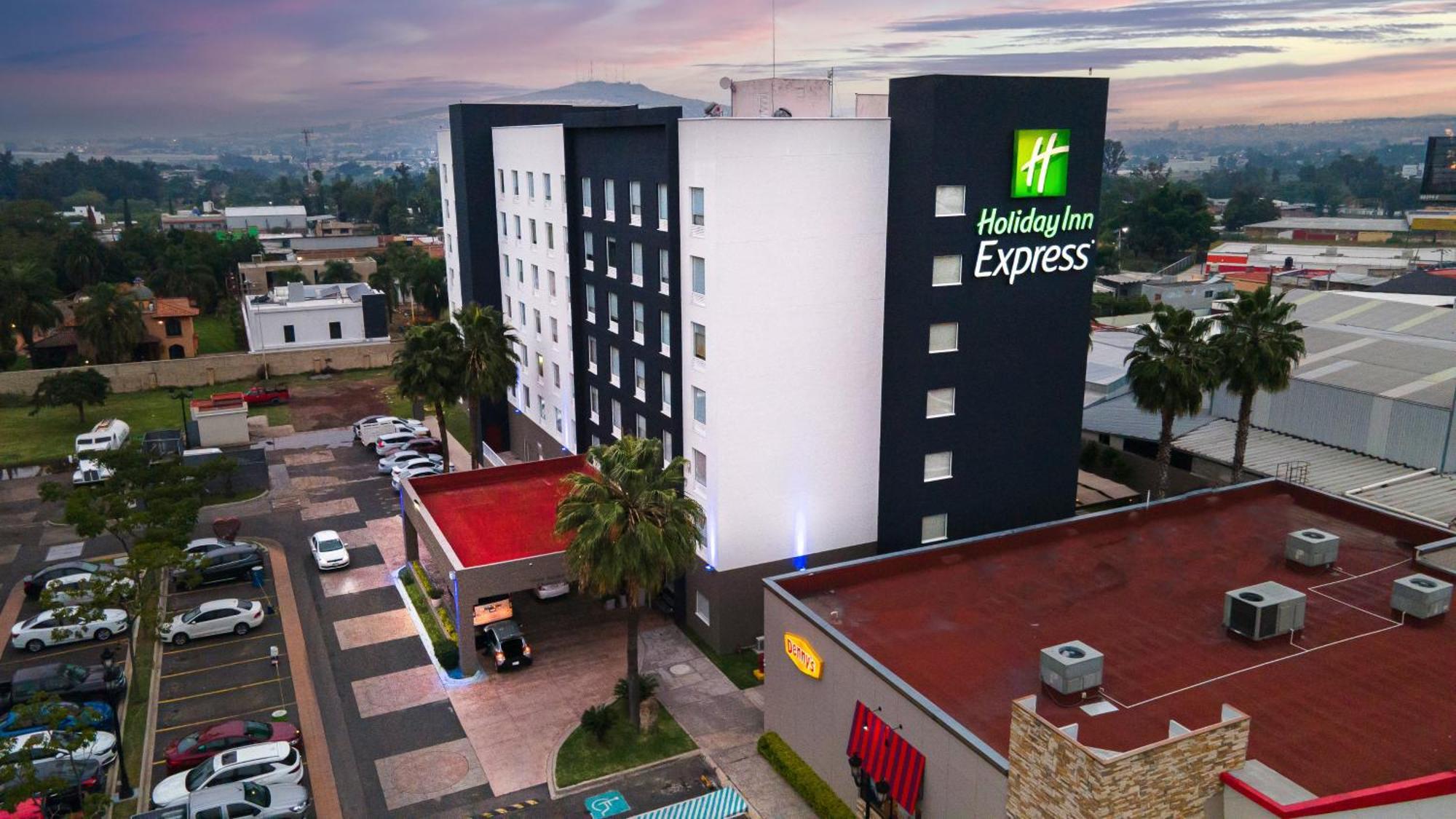 Holiday Inn Express Guadalajara Aeropuerto, An Ihg Hotel Exterior foto