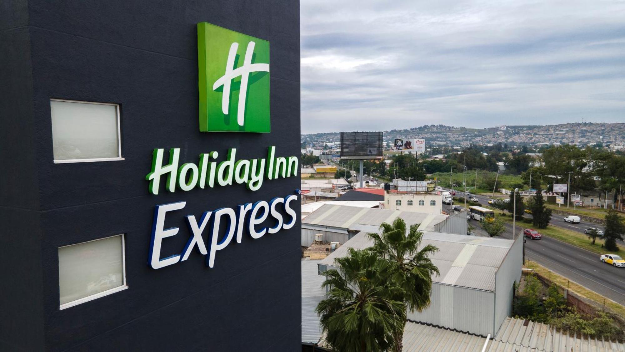 Holiday Inn Express Guadalajara Aeropuerto By Ihg Las Pintas Exterior foto